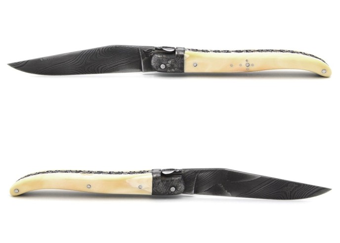 Laguiole Klappmesser 12 cm, Heftbacke und Klinge aus Damaststahl, Feder mit Meißel gemeißelt, Griff aus Warzenschweinzahn