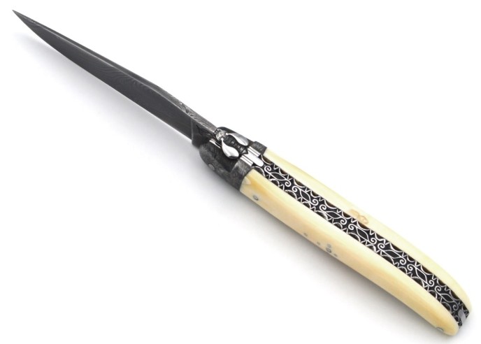 Laguiole Klappmesser 12 cm, Heftbacke und Klinge aus Damaststahl, Feder mit Meißel gemeißelt, Griff aus Warzenschweinzahn