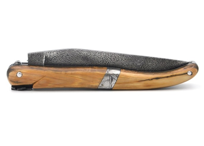 Laguiole 12cm, mitre centrale en météorite, lame Damas mosaïque