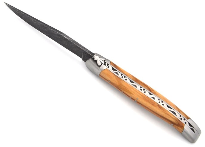 Laguiole pliant 11 cm avec lame Damas, manche olivier et mitres inox