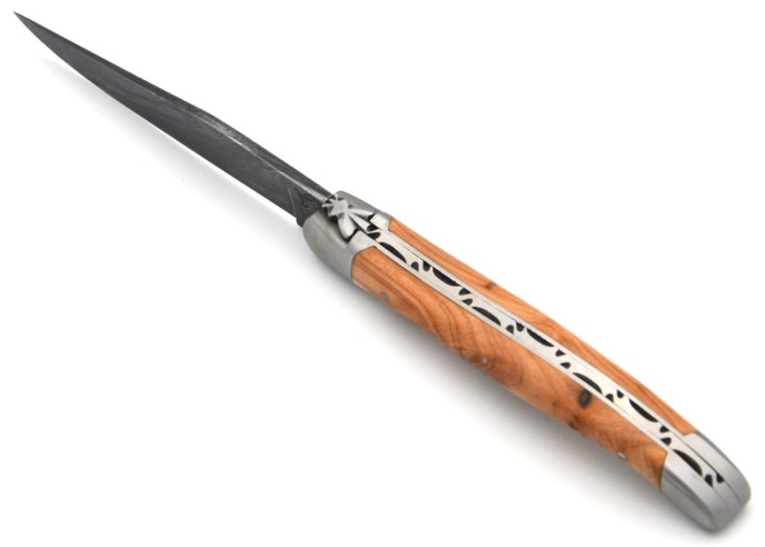 Laguiole pliant 11 cm avec lame Damas, manche genévrier et mitres inox
