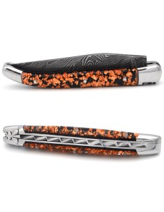 Laguiole pliant, 11 cm, abeille forgée, lame seule, acier damas, manche feuille de cuivre en inclusion, mitres inox brillant