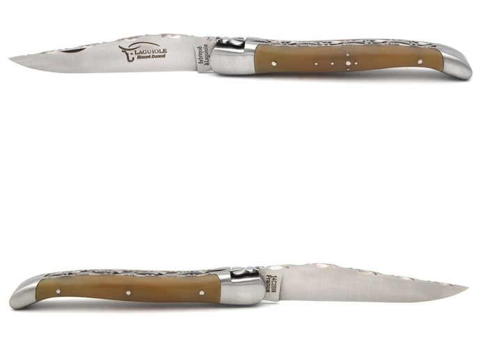 Laguiole 12cm, Doppelplatinen oben und unten am Schleifstein ziseliert, Heftbacken aus mattem Edelstahl,  Hornspitze