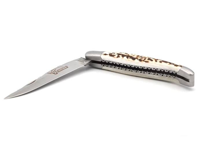 Laguiole 12cm, Doppelplatinen oben und unten am Schleifstein ziseliert, Heftbacken aus mattem Edelstahl,   Hirschgeweih
