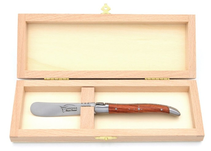 Couteau à beurre de Laguiole  avec ressort ciselé main. Manche galbé en bois de rose, finition inox mat