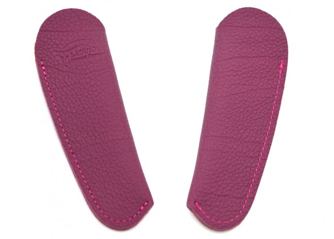 Taschenetuis aus genarbtem Leder mit eingraviertem Firmenzeichen - Violett