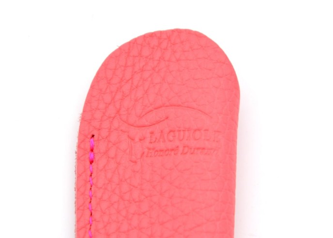 Grained leather pocket sheath with molded logo - Pink