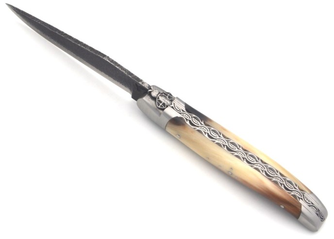 Laguiole 12cm, Edelstahl als 'brut de forge' Klinge, Biene und Doppelplatinen ziseliert, Hornspitze