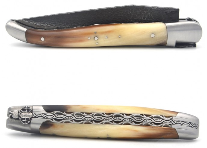 Laguiole pocket knife 12 cm, brut de forge blade, chiseled bee and spring with double plates,  pale horn tip handle