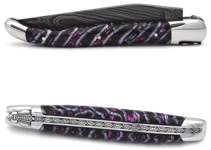 Laguiole pliant 12 cm, lame acier Damas motif "sauvage", abeille & ressort ciselés burin, manche en molaire de mammouth violette