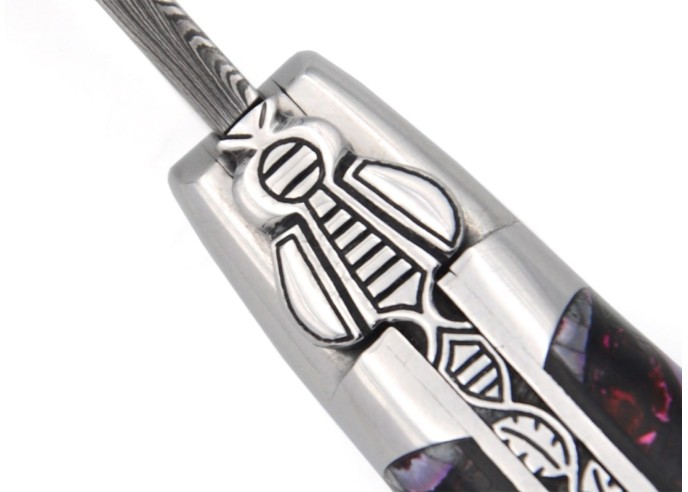 Laguiole pliant 12 cm, lame acier Damas motif "sauvage", abeille & ressort ciselés burin, manche en molaire de mammouth violette