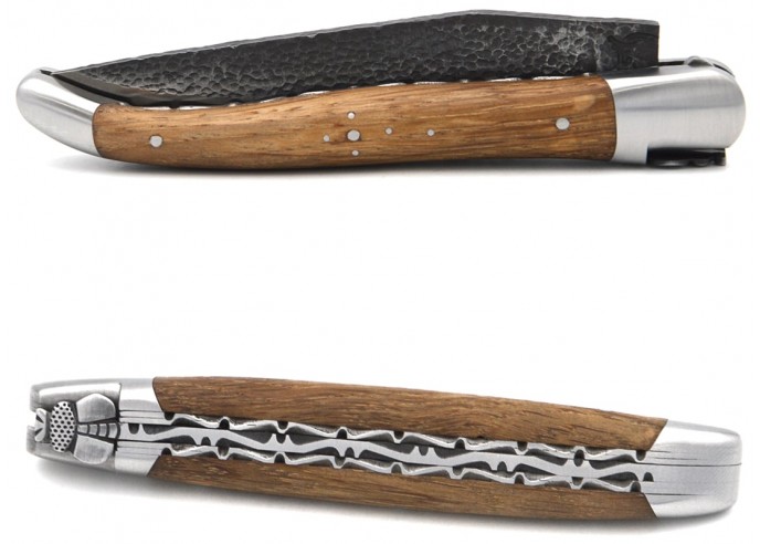 Laguiole pocket knife, 12 cm, brut de forge blade, double plates and bee hand chiseled, barrel oak handle, matt bolsters