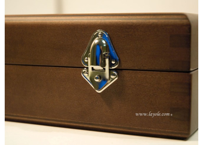 Ménagère prestige, 24 pièces manches en bois divers, avec mitres inox brillant