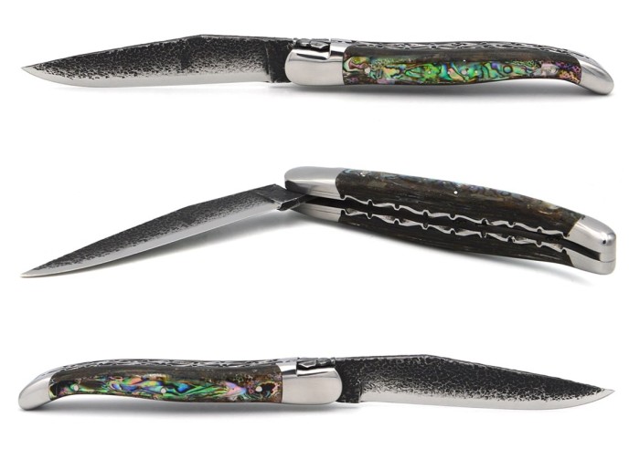 Laguiole 12cm, Edelstahl als 'brut de forge' Klinge, Biene und Doppelplatinen ziseliert, Griff aus Seeohrenholz