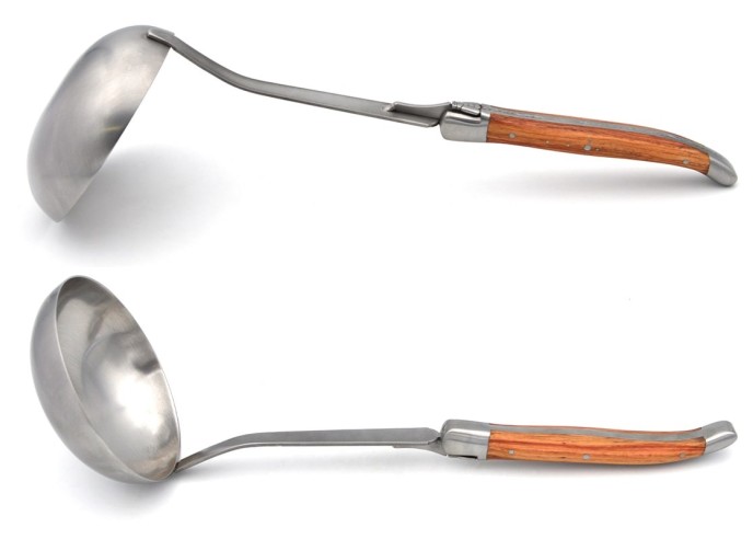 Louche, manche galbé en bois de rose, finition inox mat