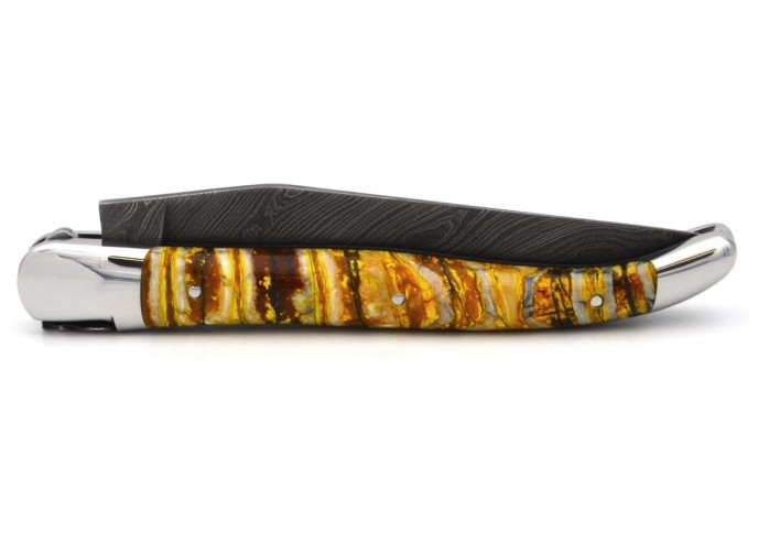 Laguiole pliant 12 cm, lame acier Damas motif "sauvage", abeille & ressort ciselés burin, manche en molaire de mammouth jaune