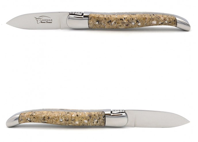 Laguiole Austernmesser, Griff aus Austernschale, Heftbacken aus glanzendem Edelstahl