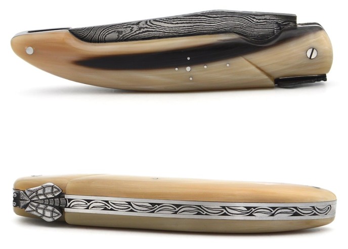 Laguiole, modèle Chasse, lame damas, plein manche inox mat, pointe de corne claire