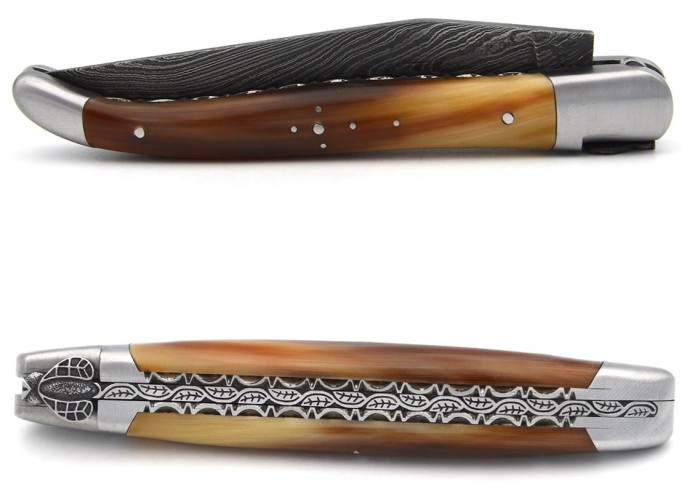 laguiole pliant 12cm lame damas sauvage abeille et ressort ciseles burin manche en pointe de corne claire