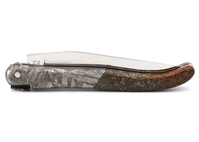 Der Dinosaurier - Laguiole-Messer aus Sauropodenknochen und Meteorit.