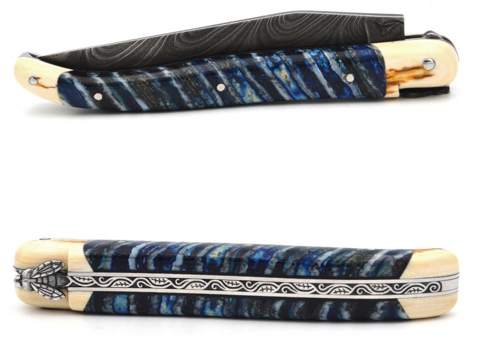 Couteau de Laguiole 12 cm en molaire de  mammouth bleu avec mitres en défense de mammouth et lame en acier Damas sauvage