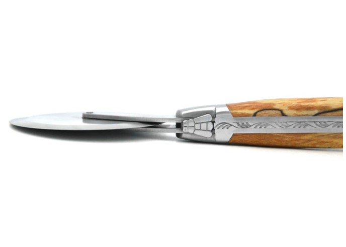 Laguiole pizza wheel, Aubrac beech handle with matt bolsters
