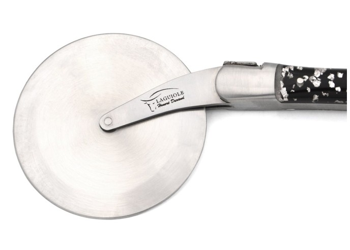Roulette à pizza de Laguiole, manche feuille d'argent en inclusion