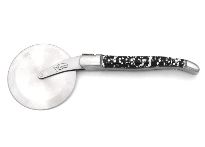 Roulette à pizza de Laguiole, manche feuille d'argent en inclusion