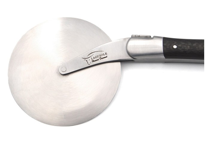 Laguiole pizza wheel, carbon fiber handle with matt bolsters
