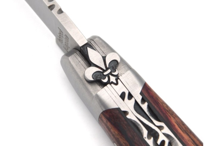 Laguiole en bois de violette, abeille fleur de lys, doubles platines