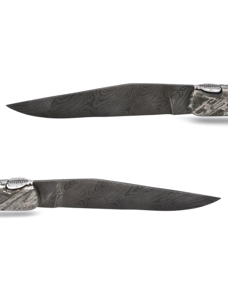 Laguiole Klappmesser, 12cm, Damast wildem Muster,  Biene und Feder mit Meißel handziseliert, vordere Heftbacke aus Meteorite