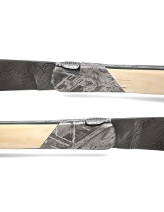 Laguiole Klappmesser, 12cm, Damast wildem Muster,  Biene und Feder mit Meißel handziseliert, vordere Heftbacke aus Meteorite 2