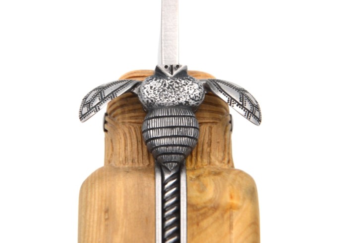 Laguiole pliant 12 cm, manche sculpté en buis, abeille mécanique