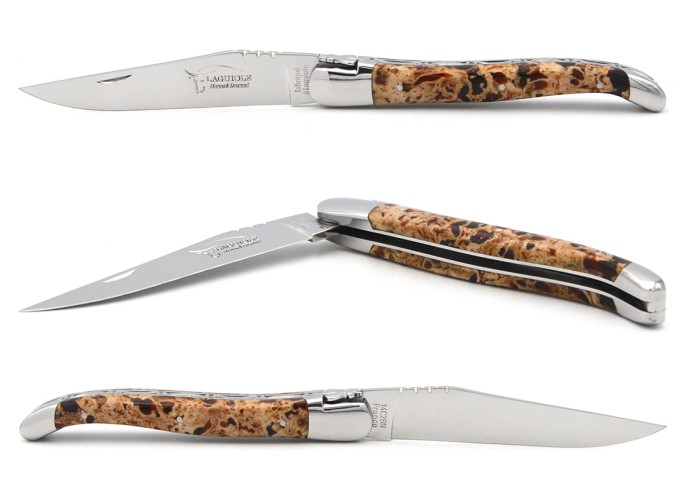 Laguiole pliant 12 cm, manche en pierre de lave rouge, abeille forgée