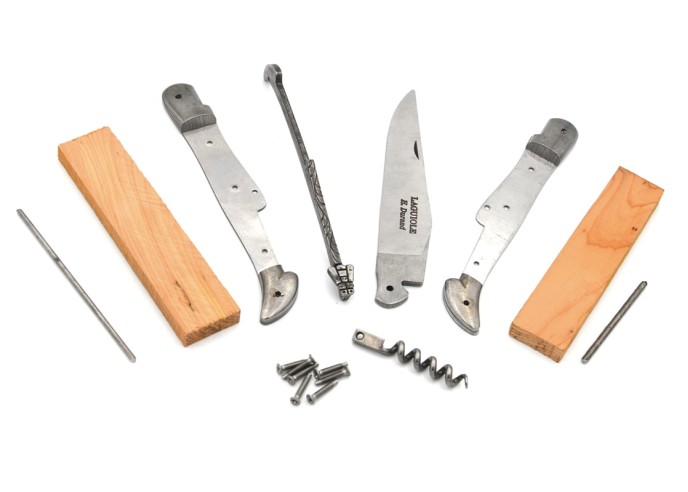 Laguiole self-assembly 12 cm with corkscrew, XC75 blade, juniper handle