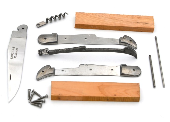 Laguiole self-assembly 12 cm with corkscrew, XC75 blade, juniper handle