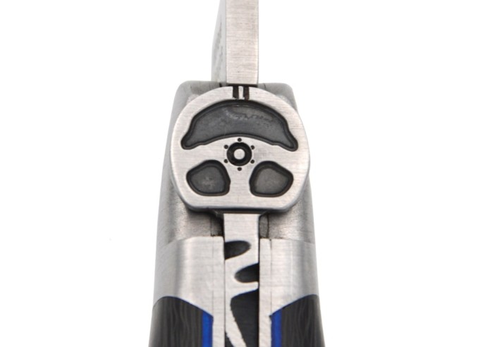 Laguiole knife 12 cm, steering wheel, carbon fiber & blue spacer handle