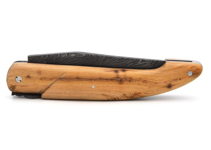 Laguiole hunting knife 13.5 cm, feather damascus steel blade, juniper