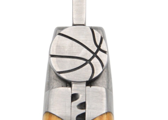 Laguiole 12 cm en olivier, ballon de basketball, mitres inox mat
