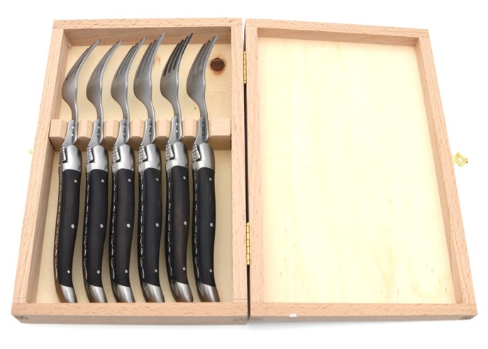 Laguiole forks with matt stainless steel bolsters. Wide pale horn tip handles