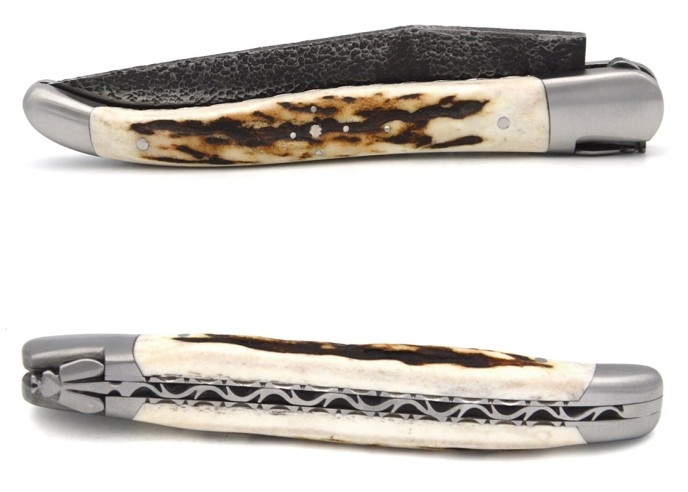 Laguiole pliant avec lame brut de forge et manche en bois de cerf
