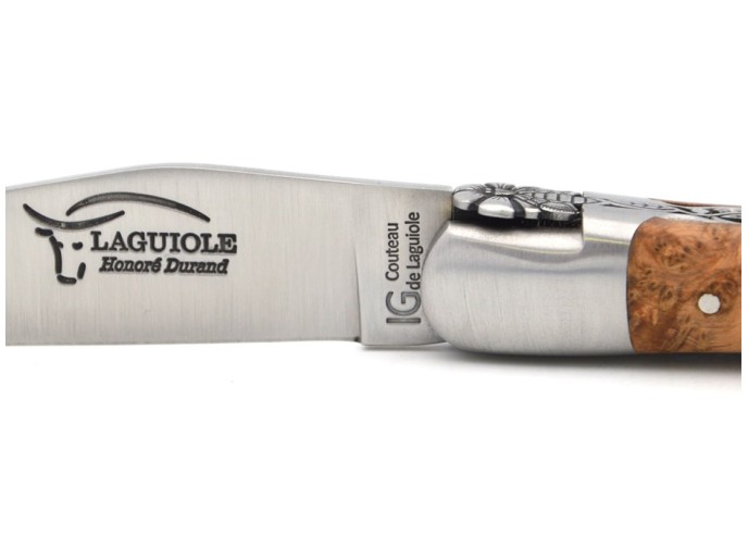 Laguiole knife with GI label, juniper, chiselled bee and spring