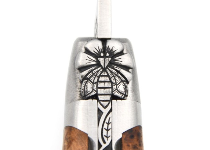 Laguiole knife with GI label, juniper, chiselled bee and spring