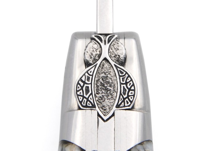 Couteau de Laguiole labellisé indication géographique en molaire de mammouth marron, abeille et ressort ciselés au burin