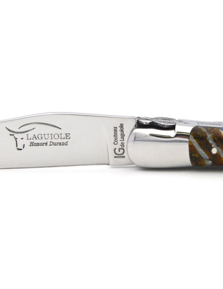 Laguiole-Messer mit Label Geografische Angabe, 12 cm Griff aus gelbem Mammutstoßzahn, Biene und Feder mit Meißel gemeißelt