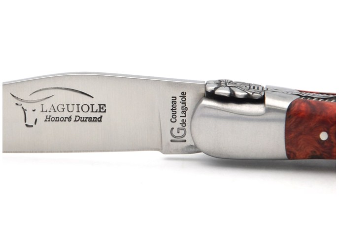 Couteau de Laguiole labellisé indication géographique en loupe de peuplier stabilisé rouge, abeille et ressort ciselés au burin