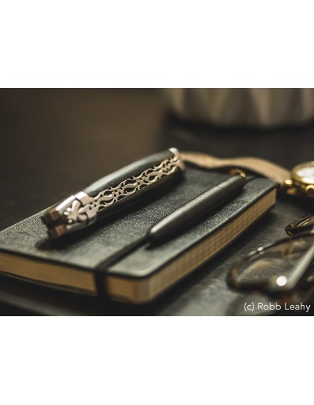 Couteau labellisé IG en ébène, manche 12 cm, doubles platines ciselées
