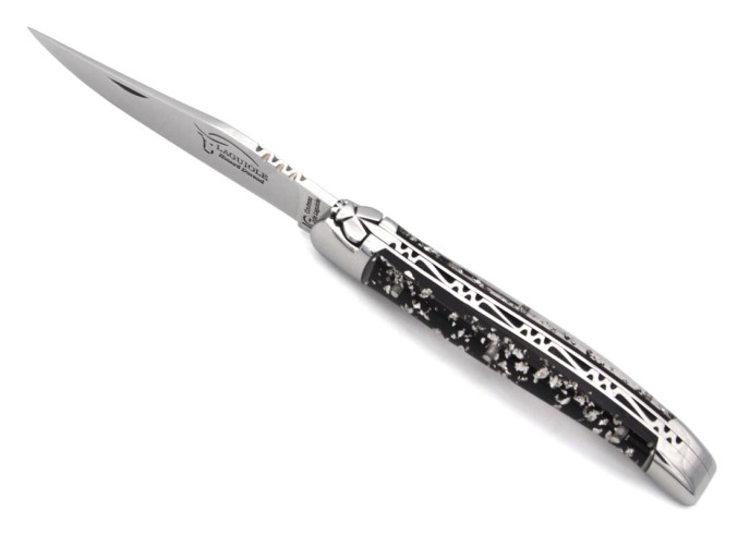 Couteau de Laguiole labellisé indication géographique en feuille d'argent