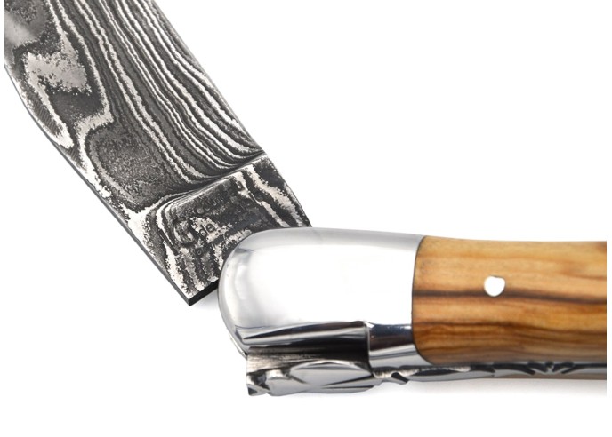 Laguiole with GI label, 12 cm carved olive wood handle, Damascus blade