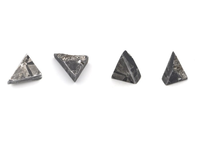 Der Meteorit mit Klinge und Feder aus Damaszenerstahl